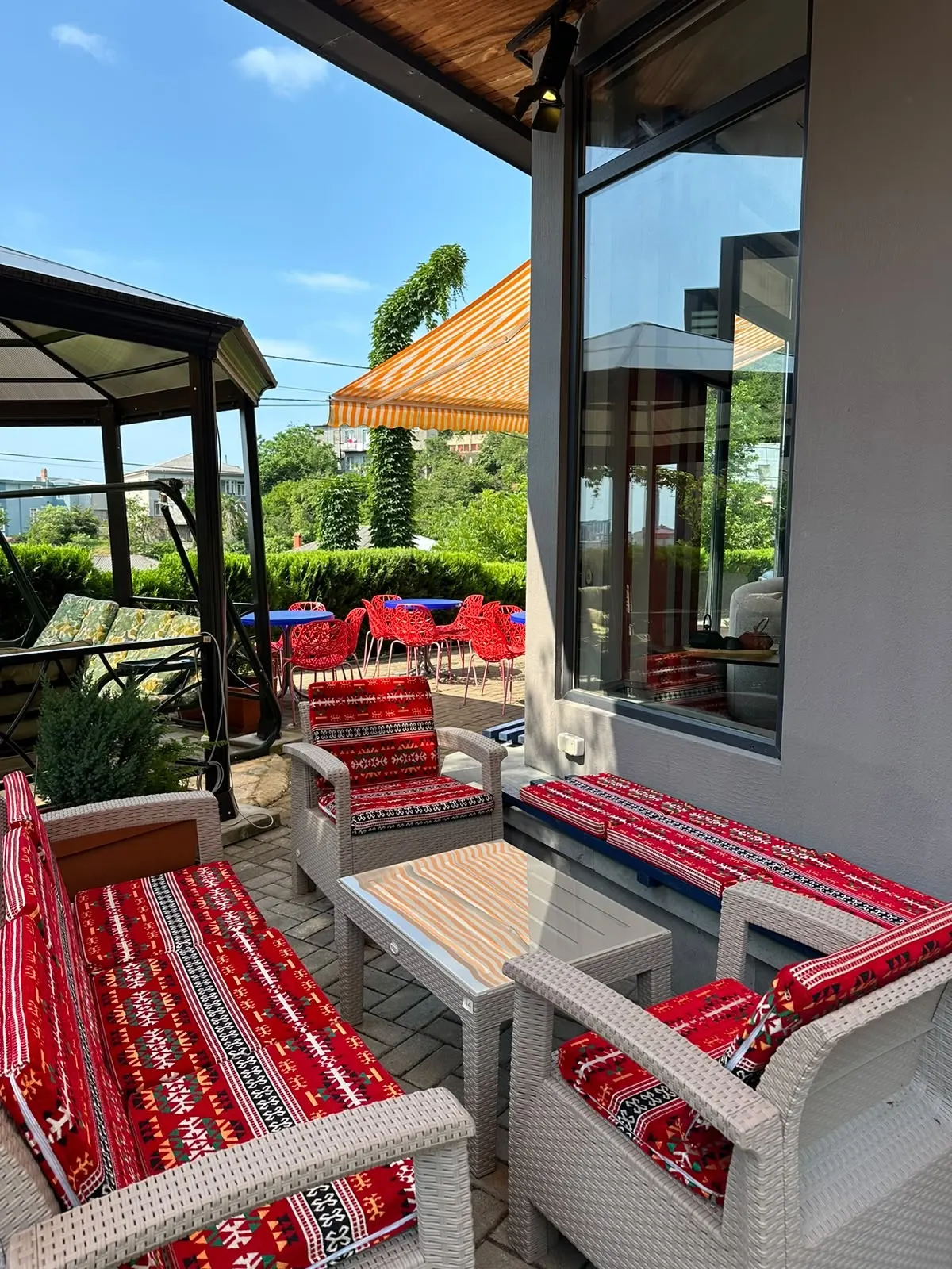 Terrace sofas with red Georgian-pattern cushions